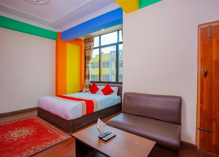 Oyo 414 Om Hotel 2*